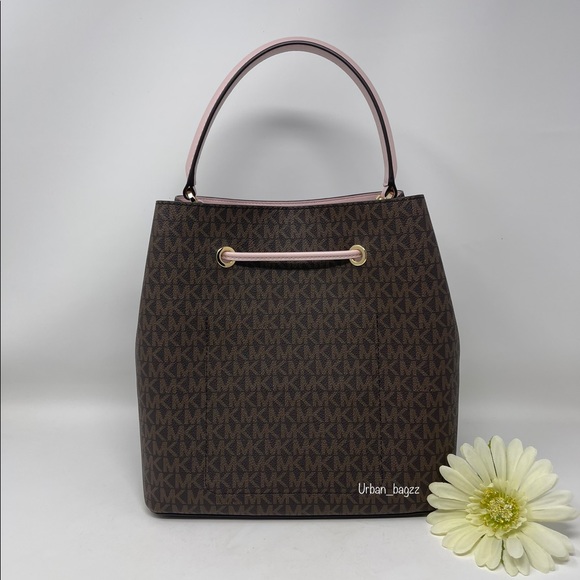 Michael Kors Suri Large Bucket Messenger & Wallet - Picture 6 of 16